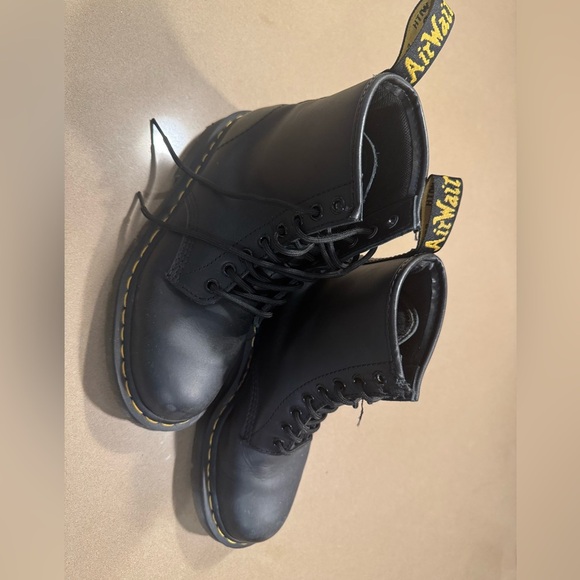 Dr. Martens 1460 Originals 8-Eye, Unisex, Soft Toe, Slip Resistant, 6 Inch Boot - Picture 2 of 7